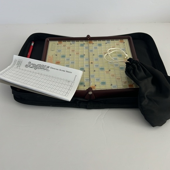 Scrabble Travel Edition Folio Zipper Case Crossword Game Portable Complete - Picture 2 of 3
